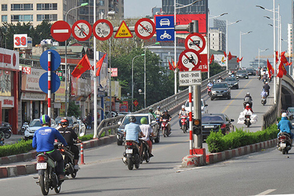 quy định cách lắp đặt biển báo giao thông