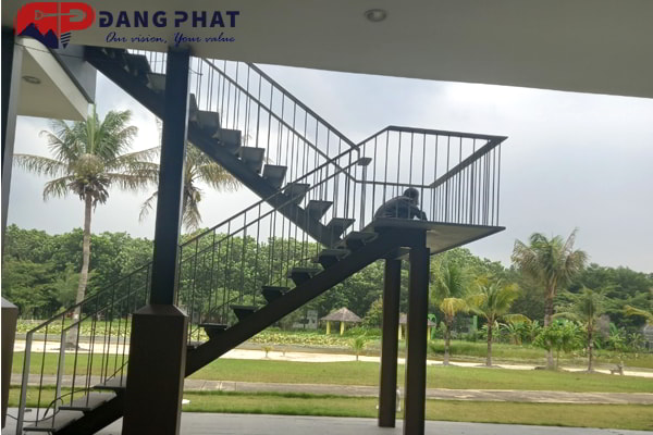 Thi công cầu thang gói xây nhà ở Tân Uyên